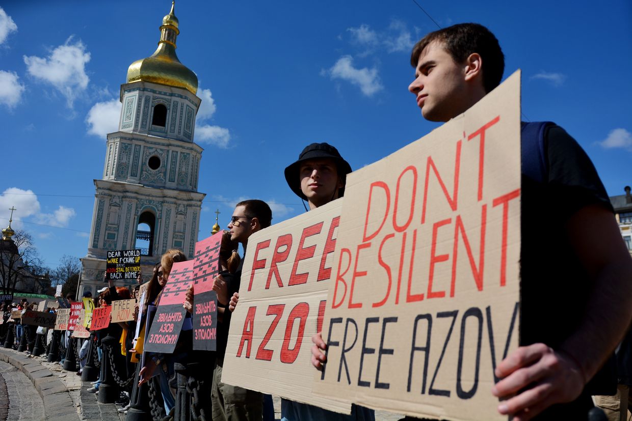 Russia pressuring relatives of Ukrainian POWs to collaborate, officials say