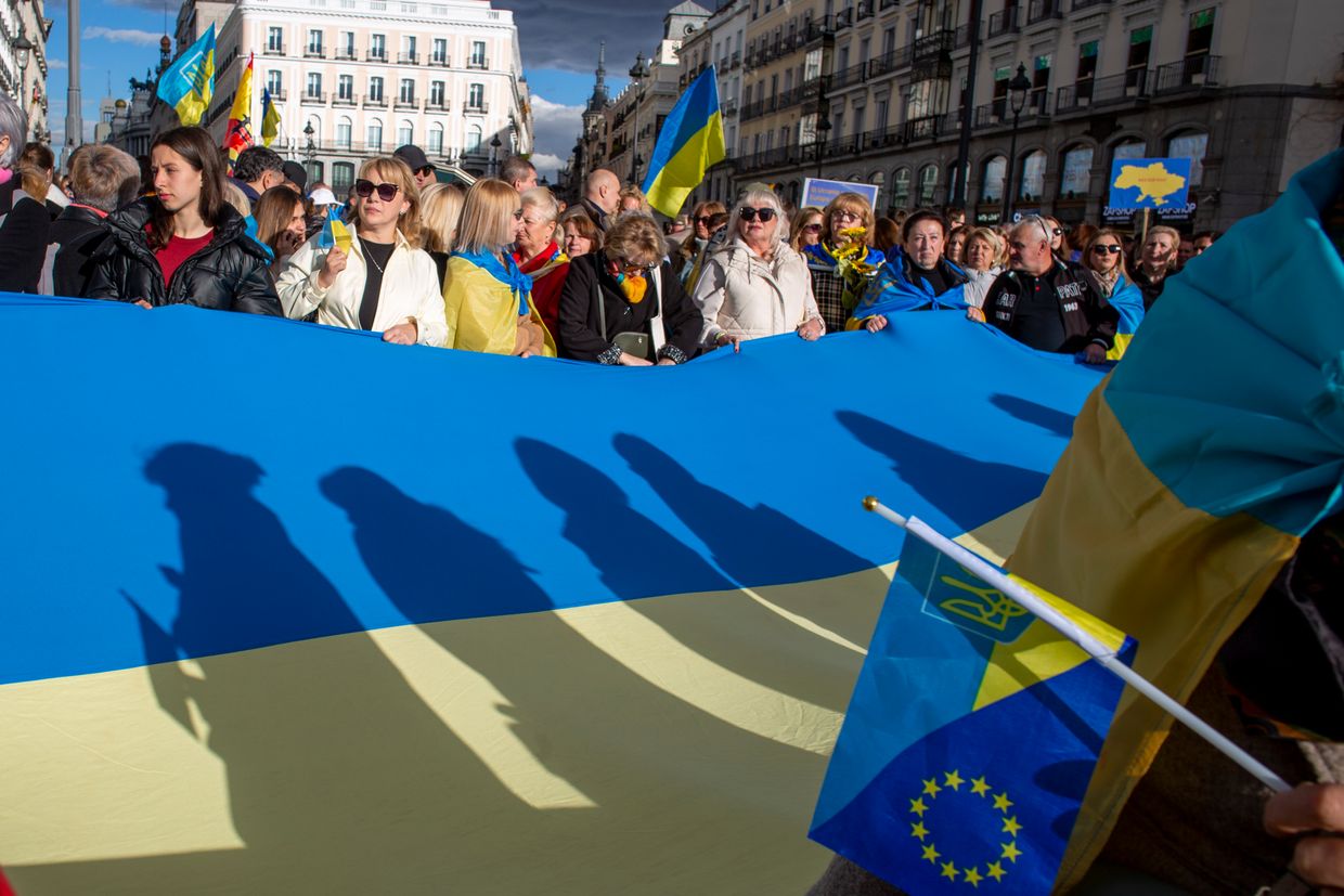 Amid growing Russian, US pressure, world rallies in support of Ukraine