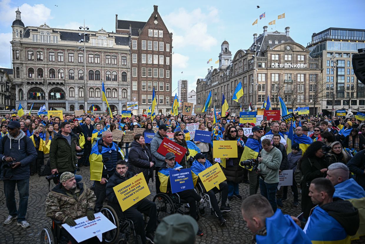 Amid growing Russian, US pressure, world rallies in support of Ukraine