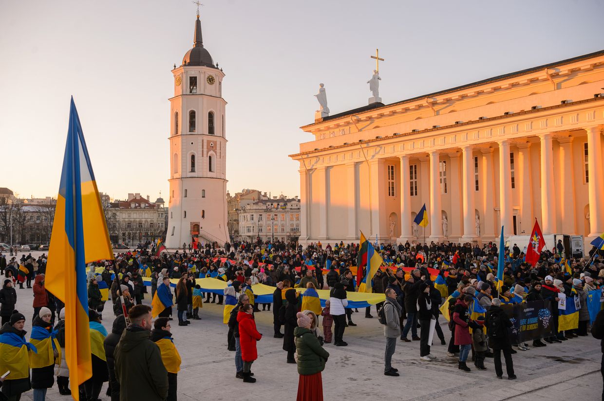 Amid growing Russian, US pressure, world rallies in support of Ukraine