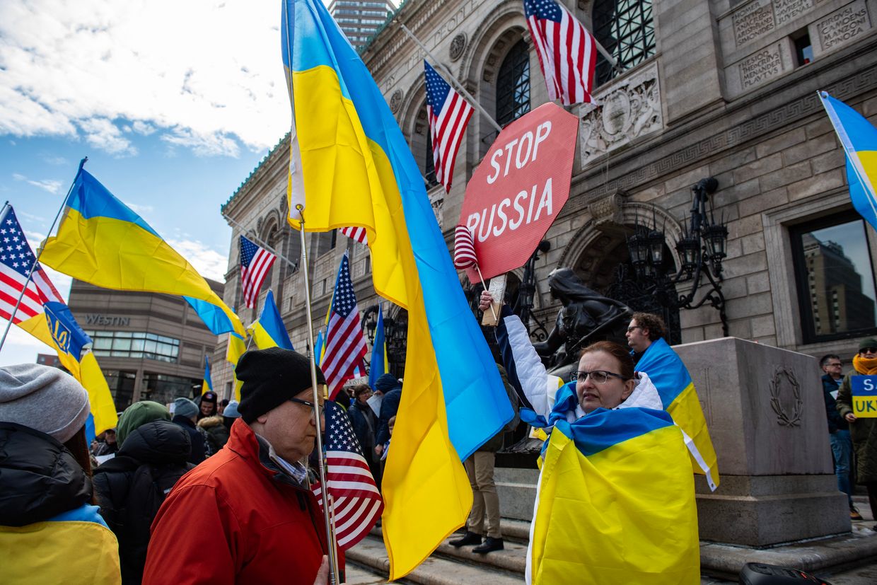 Amid growing Russian, US pressure, world rallies in support of Ukraine