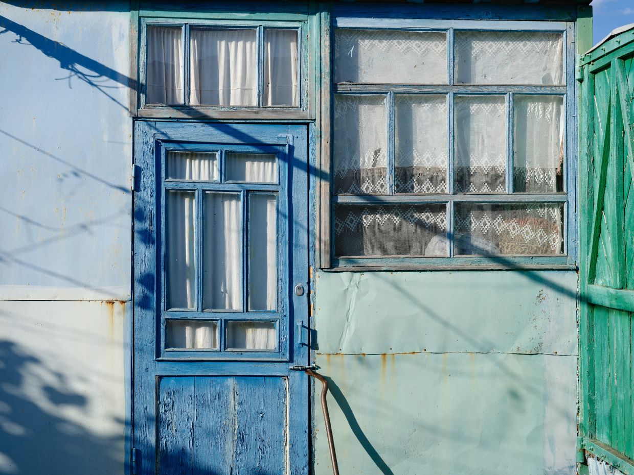 'Miniature universes:' The personal spaces of women at war (Photos)