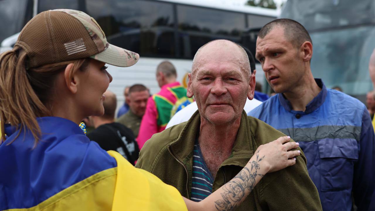 BREAKING: Ukraine brings home 307 POWs in 2nd phase of major prisoner swap with Russia